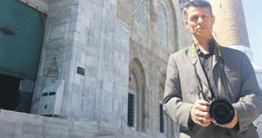 Şehit Mustafa Cambaz hakkında

                                    Mustafa Cambaz, kayıt fotoğrafçısıydı. Kendi adını taşıyan internet sitesinde binlerce fotoğraf ve alt bilgilerden oluşan büyükçe bir arşivi bulunuyordu. Bu arşivi, herkesin kullanımına ücretsiz olarak açmıştı. Ağırlıklı olarak tarihi yapıları fotoğraflamış, pek çok araştırmacıya, sanat tarihi öğrencilerine gönüllü olarak katkıda bulunmuştu. Şehadetinden tam 1 ay evvel en büyük hayalini gerçekleştirerek Türkiye'deki tüm ulu camilerin fotoğraflarını tek bir kitapta toplamıştı. Cumhuriyet tarihinde bir ilk olan bu çalışma, Türkiye Ulu Camileri adıyla Başbakanlık Atatürk Kültür Merkezi Başkanlığınca basılmıştı. Cambaz, şehit düştükten sonra Türk vatandaşlığına alındı. Cambaz'ın hatırasını yaşatmak isteyen İETT, çalıştığı Yeni Şafak binası yakınındaki Topkapı Metrobüs durağının ismini Şehit Mustafa Cambaz olarak değiştirdi.
                                