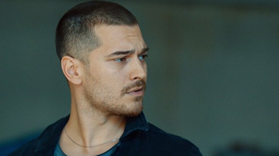 Çağatay Ulusoy

                                    
                                    
                                    
                                    Netflix dizisi The Protector ile adını daha geniş kitlelere duyurmaya hazırlanan oyuncu Çağatay Ulusoy, 23 Eylül 1990 tarihinde dünyaya geldi. Yaşını Eylül ayında dolduracak olan oyuncu, bedelli askerlikten yararlanabiliyor. 
                                
                                
                                
                                