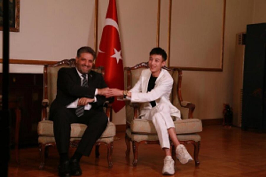 Çin'in en ünlü şarkıcılarından Xiao Zhang, "Türkiye Fahri Turizm Elçisi" oldu