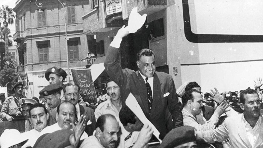 Cemal Abdunnasır, Kral Faruk'un darbeyle devrilmesi sonrası Mısır yönetimini ele geçirmişti.