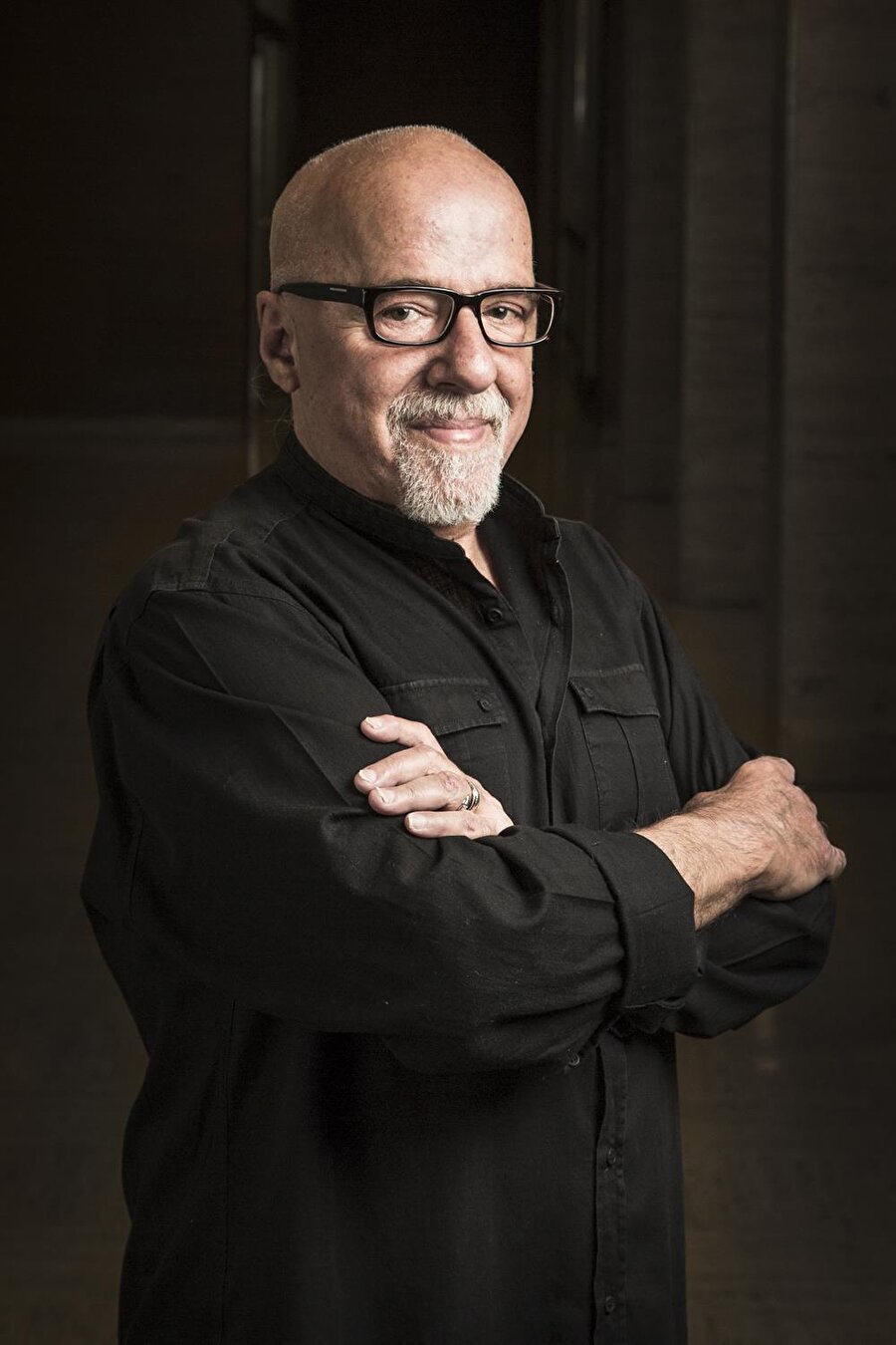 Dünyaca ünlü yazar Paulo Coelho'dan Mesut Özil'e destek