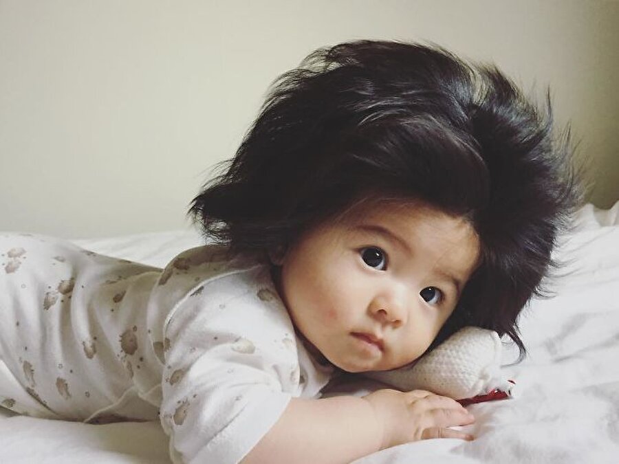 Hayran kaldılar!

                                    
                                    Küçük bebeğin uzun saçlarına hayran kalan sosyal medya kullanıcılarının isteği üzerine, anne farklı fotoğraflar da yüklemeye başladı.
                                
                                