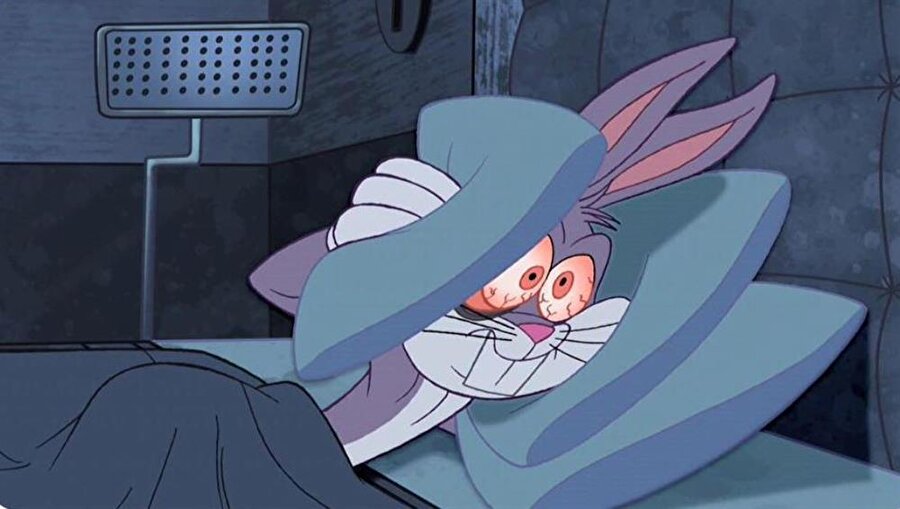 Beynim yine yatmadan önce utandığım anları hatırlatıyor