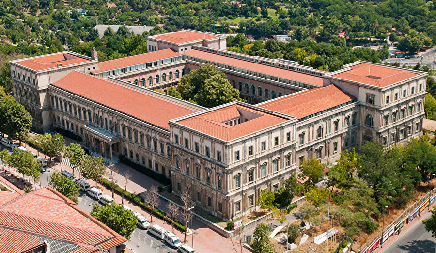 İstanbul Teknik Üniversitesi

                                    
                                    1773'te Mühendishane-i Bahrî-i Hümâyûn adıyla kurulan İstanbul Teknik Üniversitesi, Osmanlı Dönemi'nde batılı anlamda bir mühendislik eğitimi vermek amacıyla açılmıştır. Bilgisayar, Çevre, Elektrik, Fizik ve benzeri çok sayıda mühendislik eğitimi veren İTÜ'de aynı zamanda mimarlık eğitimi de veriliyor. 
                                
                                