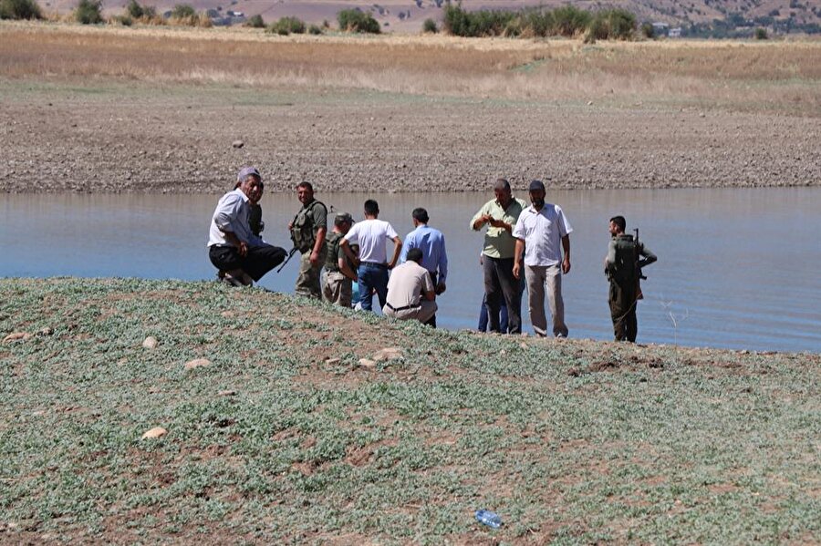 Aramalar sonucu gölde kaybolan 4 kişinin cansız bedenleri sudan çıkarıldı.