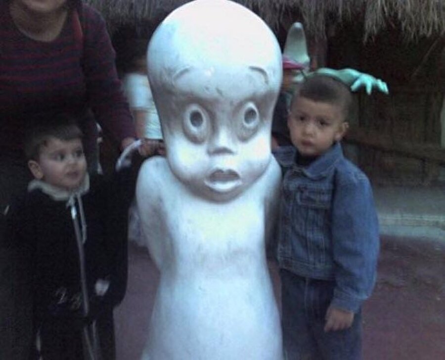 Sevmediğim arkadaşlarımla fotoğraf çekilirken ben de casper gibi oluyorum