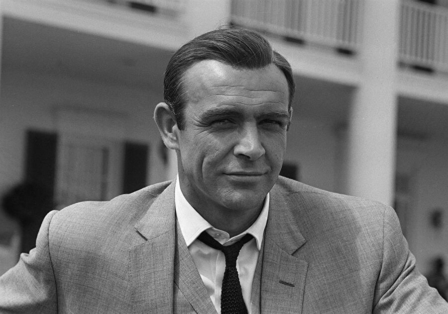 Sean Connery

                                    James Bond filmlerinin efsane yıldızı Sean Connery'nin filmleri tüm dünyada milyonlarca kişi izlenmeden önce kamyonla evlere süt götürüyordu.
                                