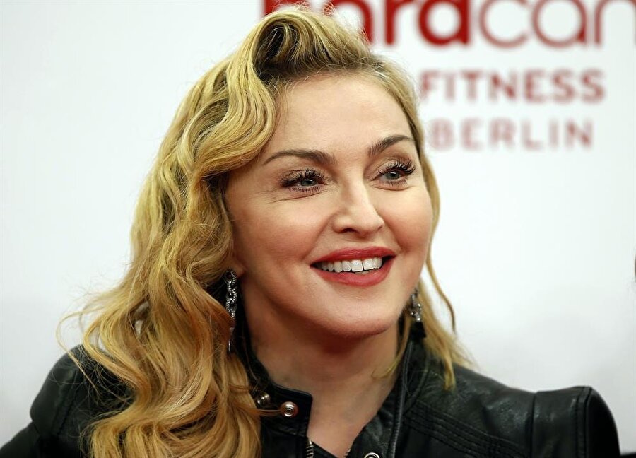 Madonna

                                    Ünlü şarkıcı ve oyuncu Madonna önceden bir donut dükkanında çalışıyordu.
                                