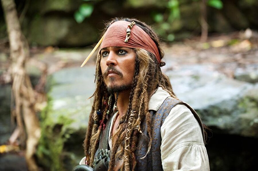 Johnny Depp

                                    Oynadığı sıradışı karakterlerin altından başarıyla kalkan Karayip Korsanları'nın Jack Sparrow'u önceden hayatta kalabilmek için kalem satıyordu. 
                                
