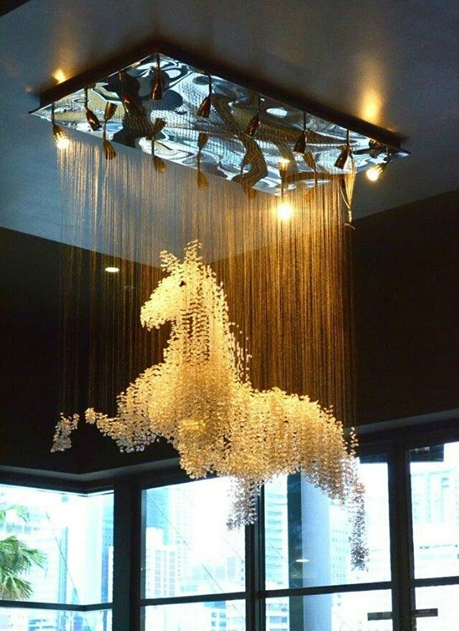 ​At avize şeklindeyken bile asil duruyor
