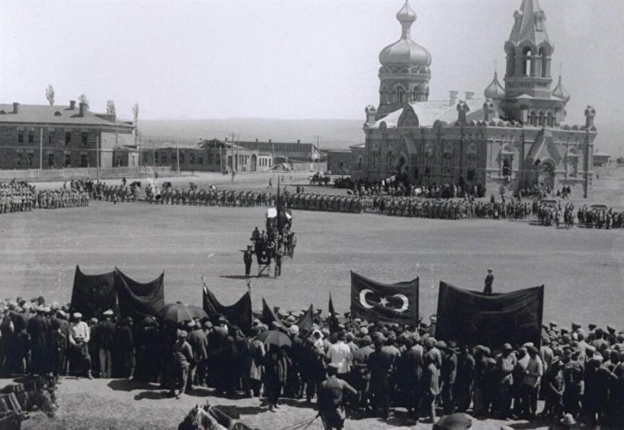 Rusya'nın egemen olduğu yıllarda yapılan Alexander Nevsky Kilisesi. Kars, 1921 yılı