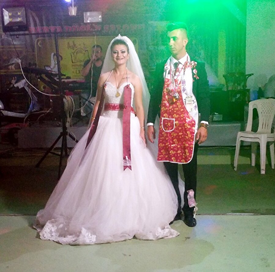 Gülseren ve Recai Akçay çifti düğünle dünyaevine girdi.
