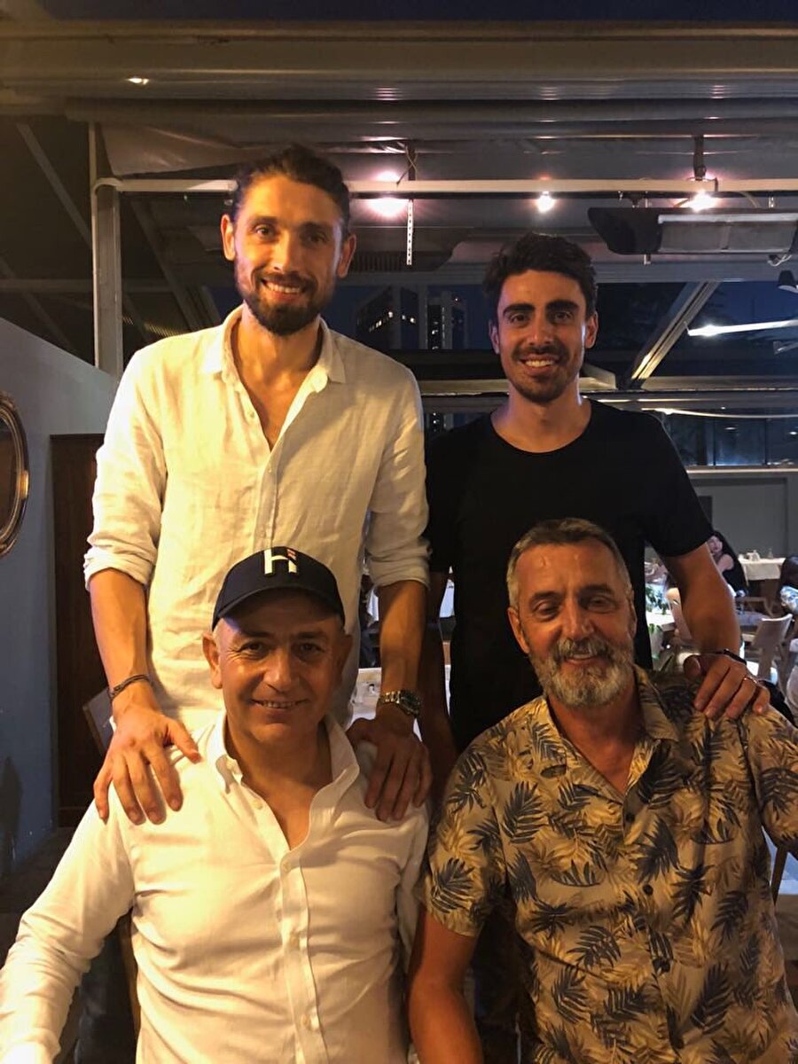 Turgut Doğan Şahin: Bonservissiz

                                    
                                    Daha önce oynadığı başlıca takımlar:  Trabzonspor, Gaziantepspor, Kayserispor, Gençlerbirliği, Kasımpaşa
                                
                                