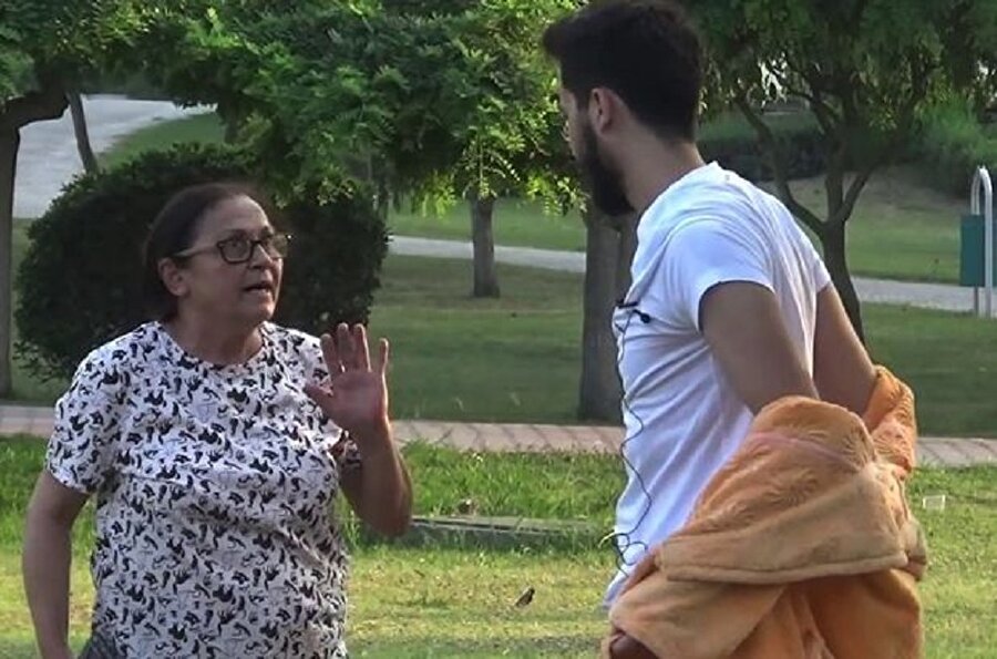 Bornoz şakası yapan YouTuber, sert kayaya çarptı.