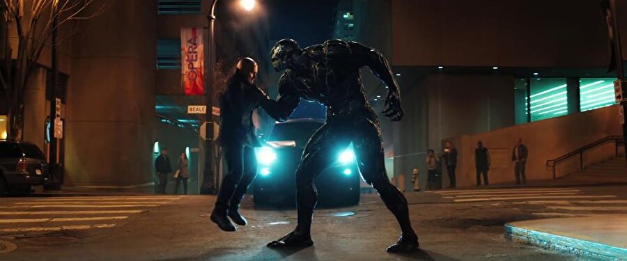 ​Venom'un zehirli bakışları