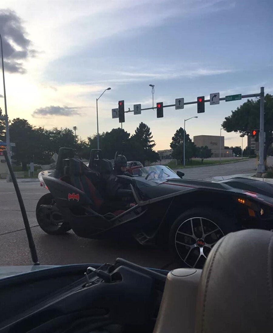 ​Kara Şövalye şehir turunda