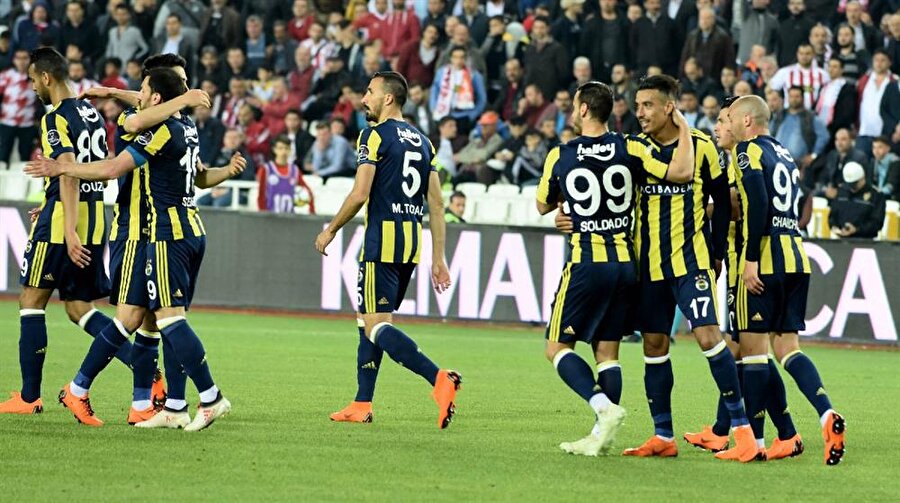 Fenerbahçe, Benfica'yı elemesi halinde PAOK-Sparta Moskova eşleşmesinin galibiyle karşılaşacak.