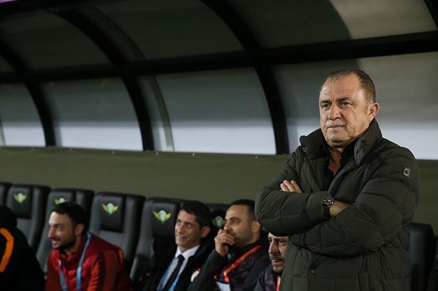 Fatih Terim oyuncularının soyunma odasına gitmesini engelledi.