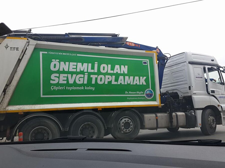 Duygulandırdın çöp kamyonu kardeş