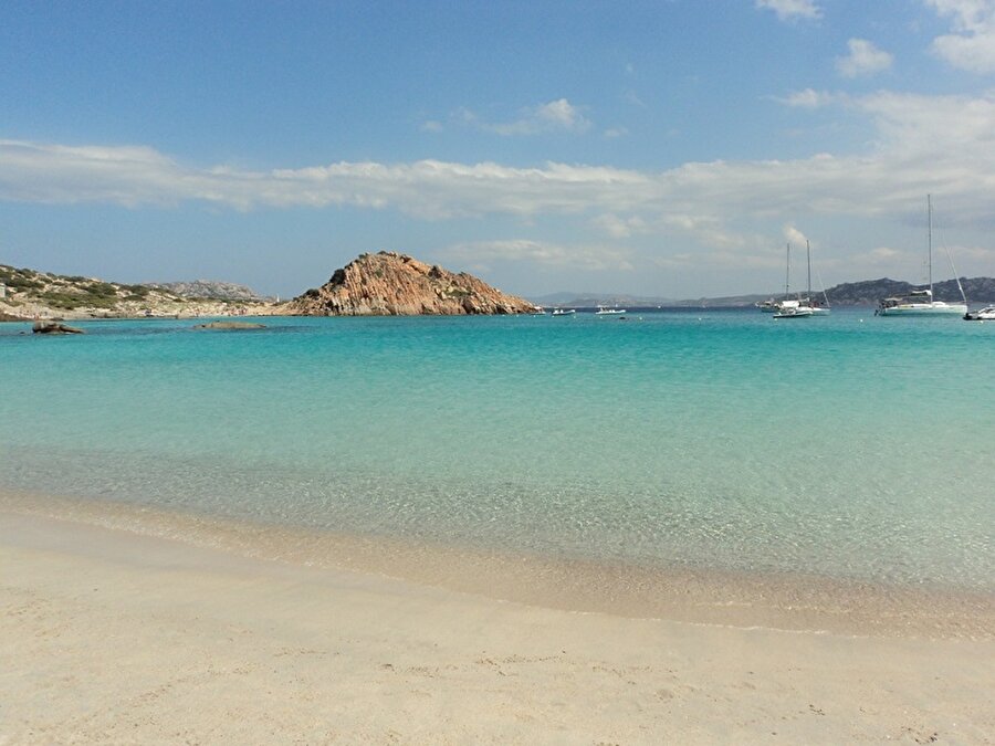 Sardinya adasından bir şişe plaj kumu çalan turiste 1000 euro ceza verildi.