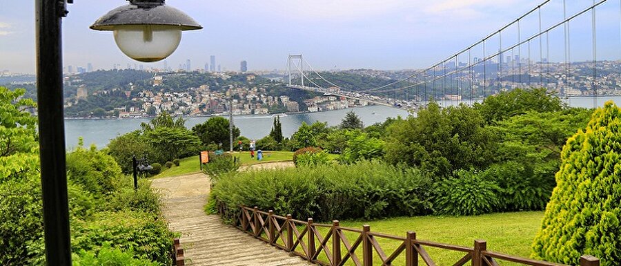 Otağtepe
İstanbul’un Anadolu yakasındaki en güzel ilçelerinden biri olan Beykoz’un Kavacık semtinde bulunuyor. Fatih Sultan Mehmet Köprüsü’nü ve boğazı yakından gören bir konuma sahip.