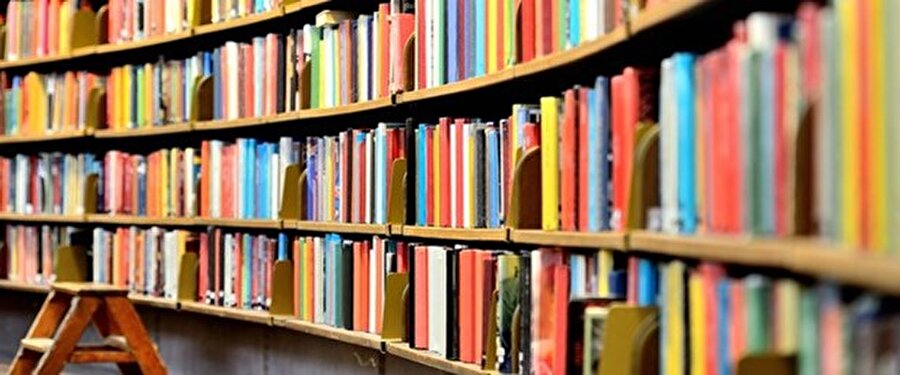 En çok kütüphane Ankara'da 

                                    Son 5 yılda halk kütüphanesi sayısında artış görüldü. Bin 146'ya ulaşan halk kütüphanesi sayısında Ankara 43 kütüphaneyle ilk sırada yer alırken, bu ili 38 ile İzmir ve Nevşehir, 36 ile İstanbul, 35 kütüphaneyle de Konya izledi.


Kullanıcı sayısı bakımından Konya ilk sırada
Konya'daki halk kütüphaneleri, geçen yıl 2 milyon 459 bin 197 kullanıcı sayısına ulaştı. Bu alanda liderliği kimseye bırakmayan Konya'yı 1 milyon 187 bin 457 ile İstanbul, 946 bin 254 ile Manisa, 832 bin 40 ile Diyarbakır ve 831 bin 952 ile Kayseri takip etti.


Üye sayısı bakımından Diyarbakır ilk sırada
Geçen yıl 92 bin 349 ile söz konusu kütüphanelere kayıtlı üye sayısında ilk sırada Diyarbakır yer aldı. İzmir, 91 bin 118 ile ikinci, İstanbul 88 bin 178 ile üçüncü, Ankara 85 bin 313 ile dördüncü, Konya 78 bin 360 kayıtlı üye sayısıyla beşinci sırada yer aldı.
                                