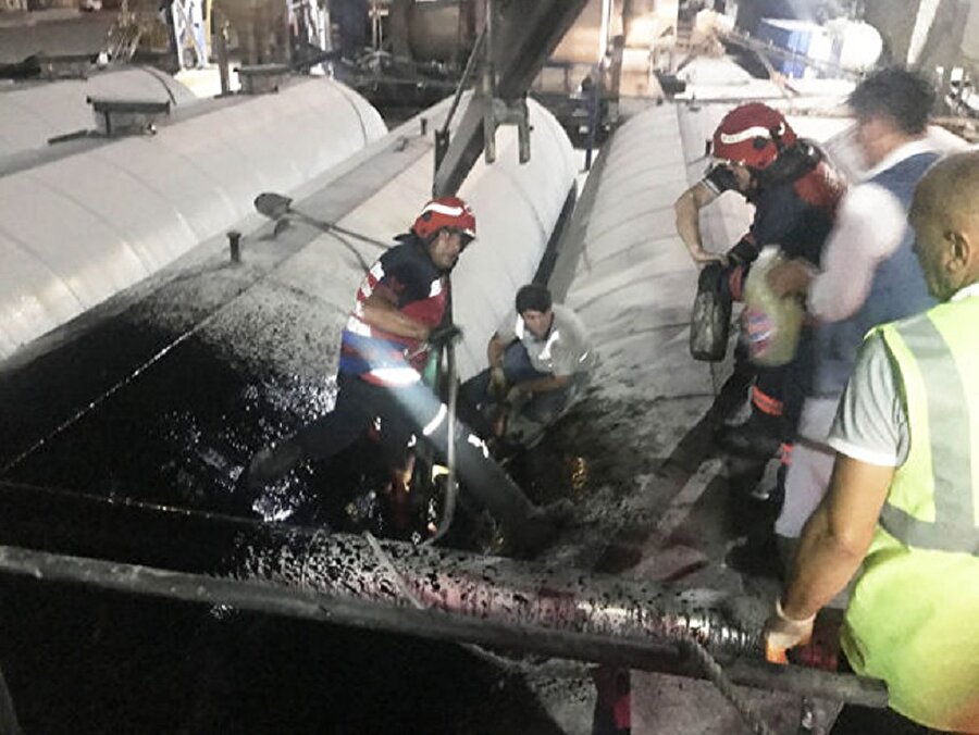 Sakarya'da bir işçi asfalt kazanlarının arasına düşerek öldü.