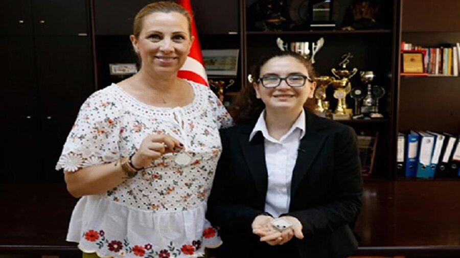 Güneşin zararlı ışınlarında renk değiştiren kumaş hayran bıraktı 