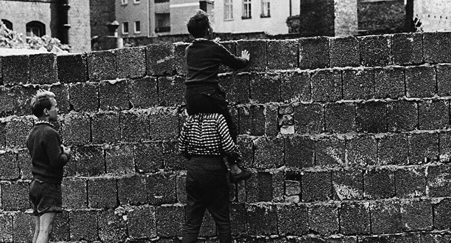 13 Ağustos Tarihte Bugün: Berlin Duvarı'nın yapımına başlandı
