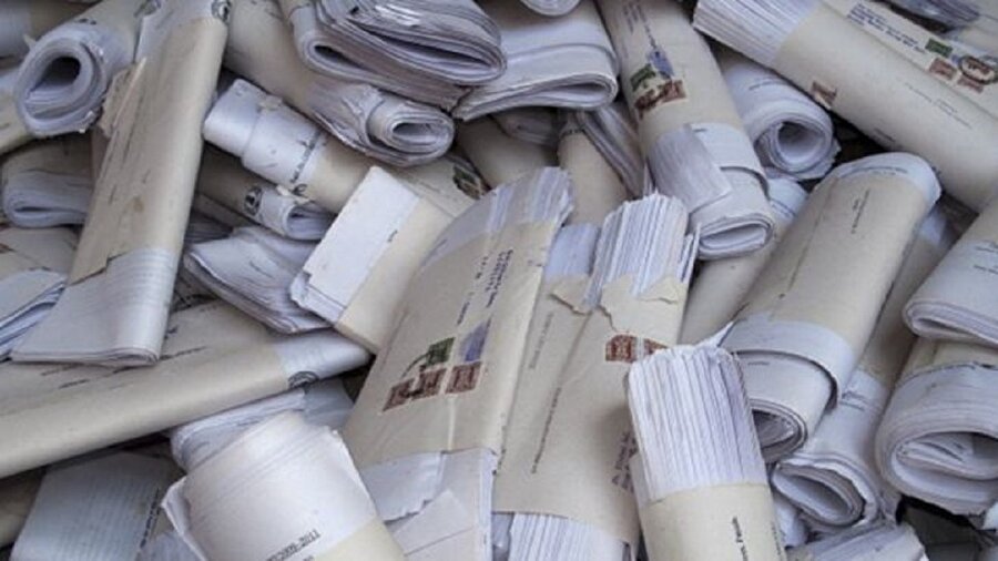 Hindistan'da 14 yıl içinde altı binden fazla mektubu sahiplerine teslim etmediği belirlenen bir postacı açığa alındı.