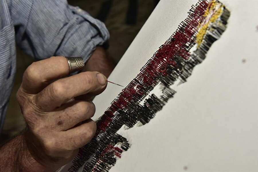 Toplu iğneyle yaptığı tablolar, Yurtsever'in hayatını değiştirdi