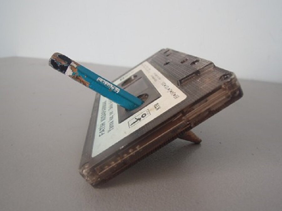 Teyp kasetlerini kalemle sarmak