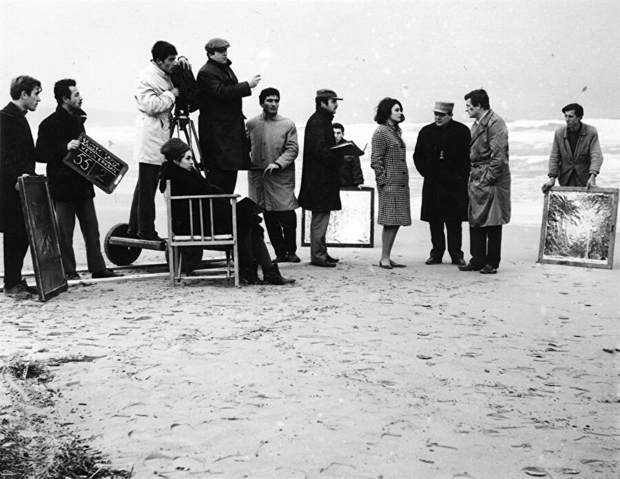 ​Müşfik Kenter ile Sema Özcan 'Sevmek Zamanı' film setinde, 1965
