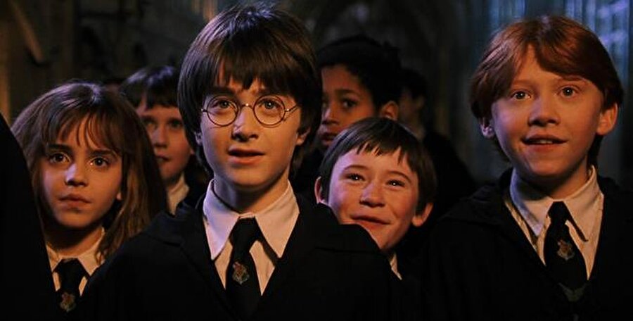 Harry Potter ve Felsefe Taşı

                                    
                                    Satış rekorları kıran J.K. Rowling imzalı Harry Potter serisinin ilk kitabı ‘Harry Potter ve Felsefe Taşı’ yayınlanalı 20 yıl oldu. Harry Potter serisinin ilk kitabı ‘Harry Potter ve Felsefe Taşı’ yayınlanalı 20 yıl oldu. Kitabın yazarı J. K. Rowling, satış rekorları kıran serinin gelirleri ile geçen yıllar içerisinde kraliçeden sonra İngiltere’nin en zengin kadını oldu.
                                
                                