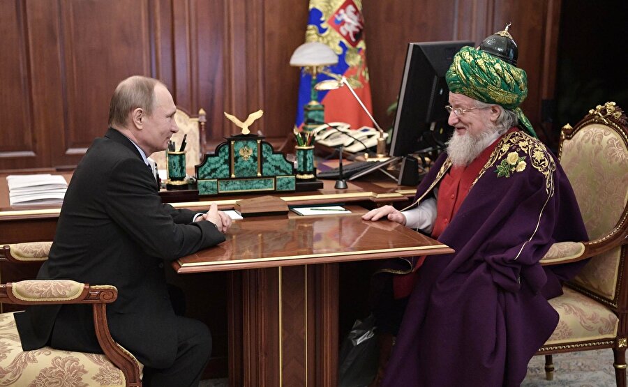 Rusya Devlet Başkanı Vladimir Putin Rusya Başmüftüsü konumundaki Talgat Taceddin ile sıkça görüşüyor.