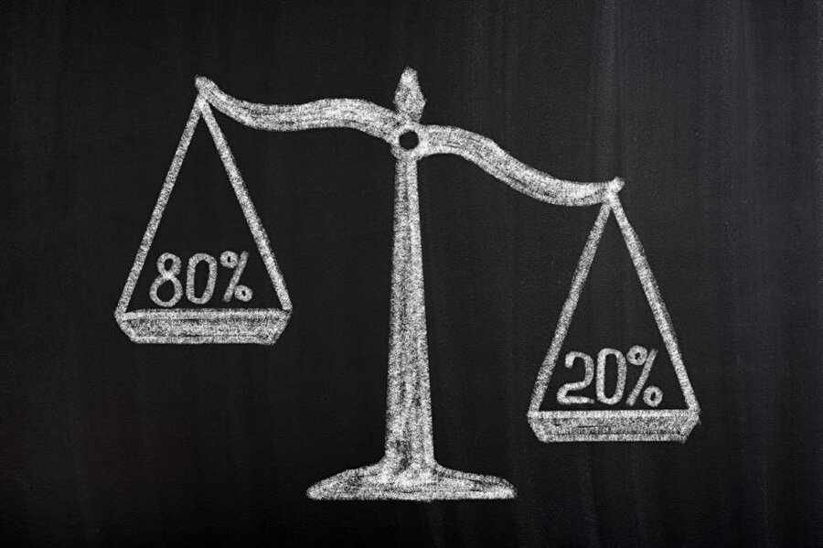 ​Pareto İlkesi, 80/20 Kuramı nedir? 

                                    Pareto ya da 80/20, siz ne demek isterseniz… Bu kuralı derinlemesine kavramak, hayatın her alanında farklı bir bakış açısına sahip olmamızı sağlayabilir. ''Evren bizimle barbut oynuyor; ancak zarlar hileli. Ana hedef, hangi kurala göre hile yapıldığını bulmak ve bunları kendi amaçlarımız için nasıl kullanabileceğimizi keşfetmektir'' diyor


Joseph Ford...
                                