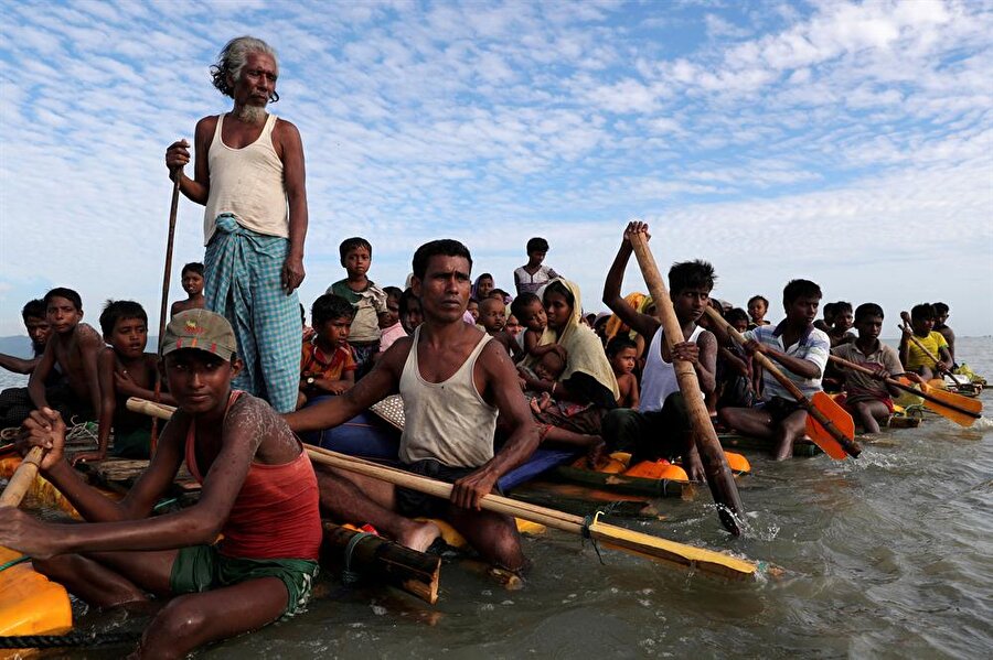 Yüz binlerce Arakanlı Müslüman, maruz kaldıkları zulüm sebebiyle Bangladeş'e kaçmak zorunda kalmıştı.