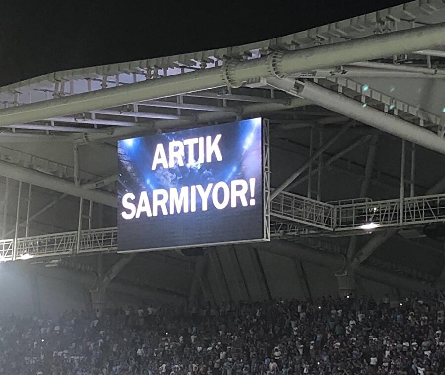 Maçtan sonra skorborda yazılan yazı sosyal medyada ses getirdi.