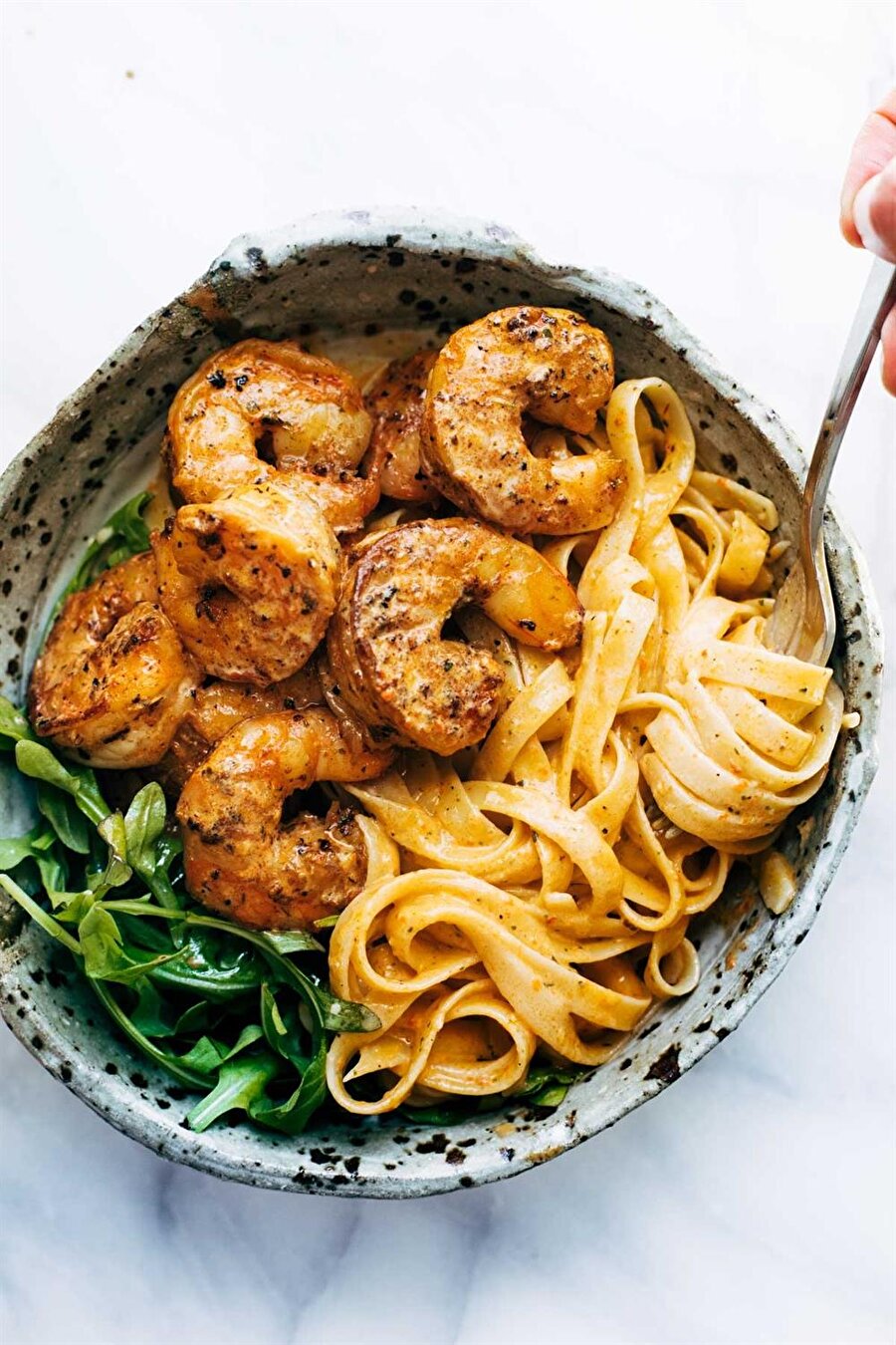 Kremalı ve karidesli fettuccine