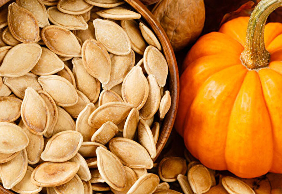 Kabak Çekirdeği
(100      g) 
  
Kalori:      559 
  
Besin      Puanı 84: 
  
İçerik:      Demir, Manganezyum