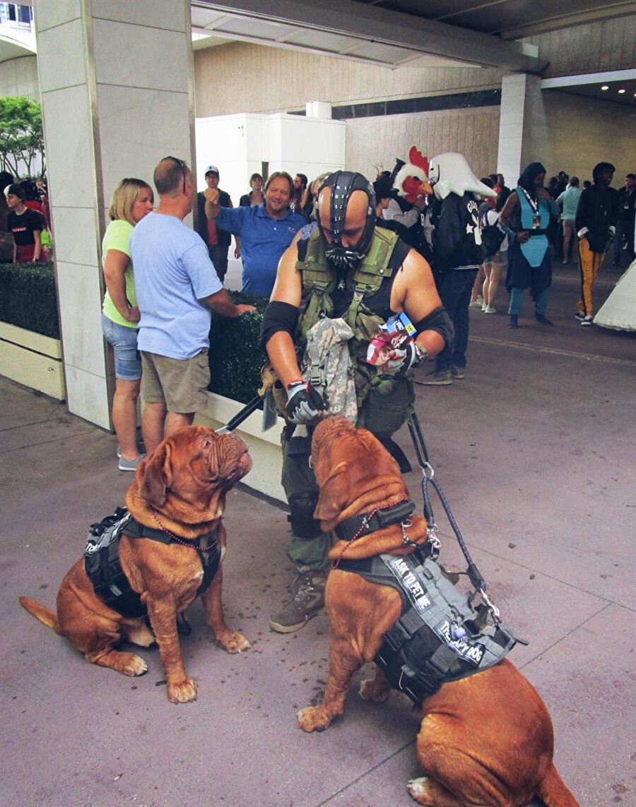 ​Yarasa adam ve korumaları