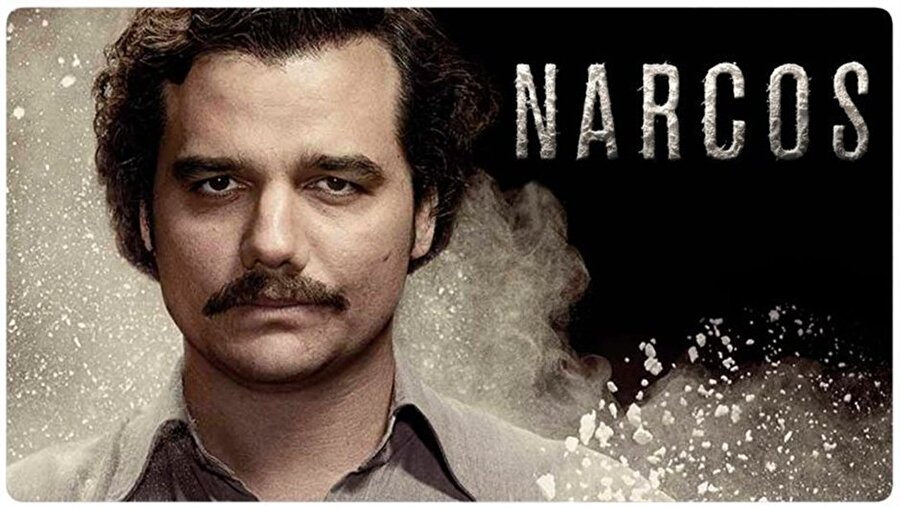 Narcos genel konusu
Şöhreti Kolombiya topraklarını aşıp, dünyanın dört bir yanına ulaşan uyuşturucu baronu Pablo Escobar’ın hikayesinin anlatıldığı dizi, Escobar'ın gerçekte kim olduğu sorusuna yanıt bulmamızı sağlıyor.