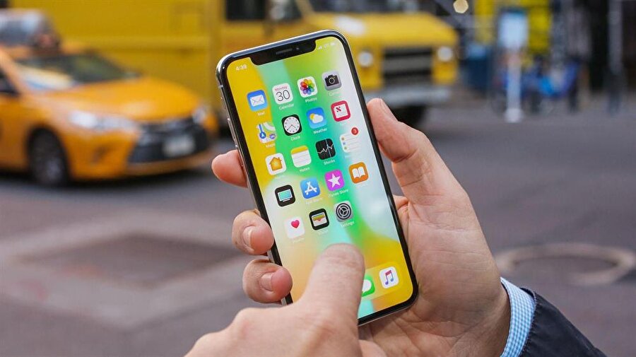 LCD ekranlı yeni iPhone’un adı belli oldu!