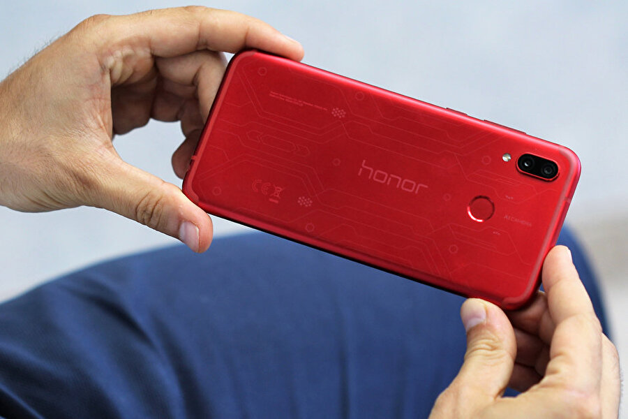 Oyun canavarı Honor Play, Türkiye’ye geliyor!