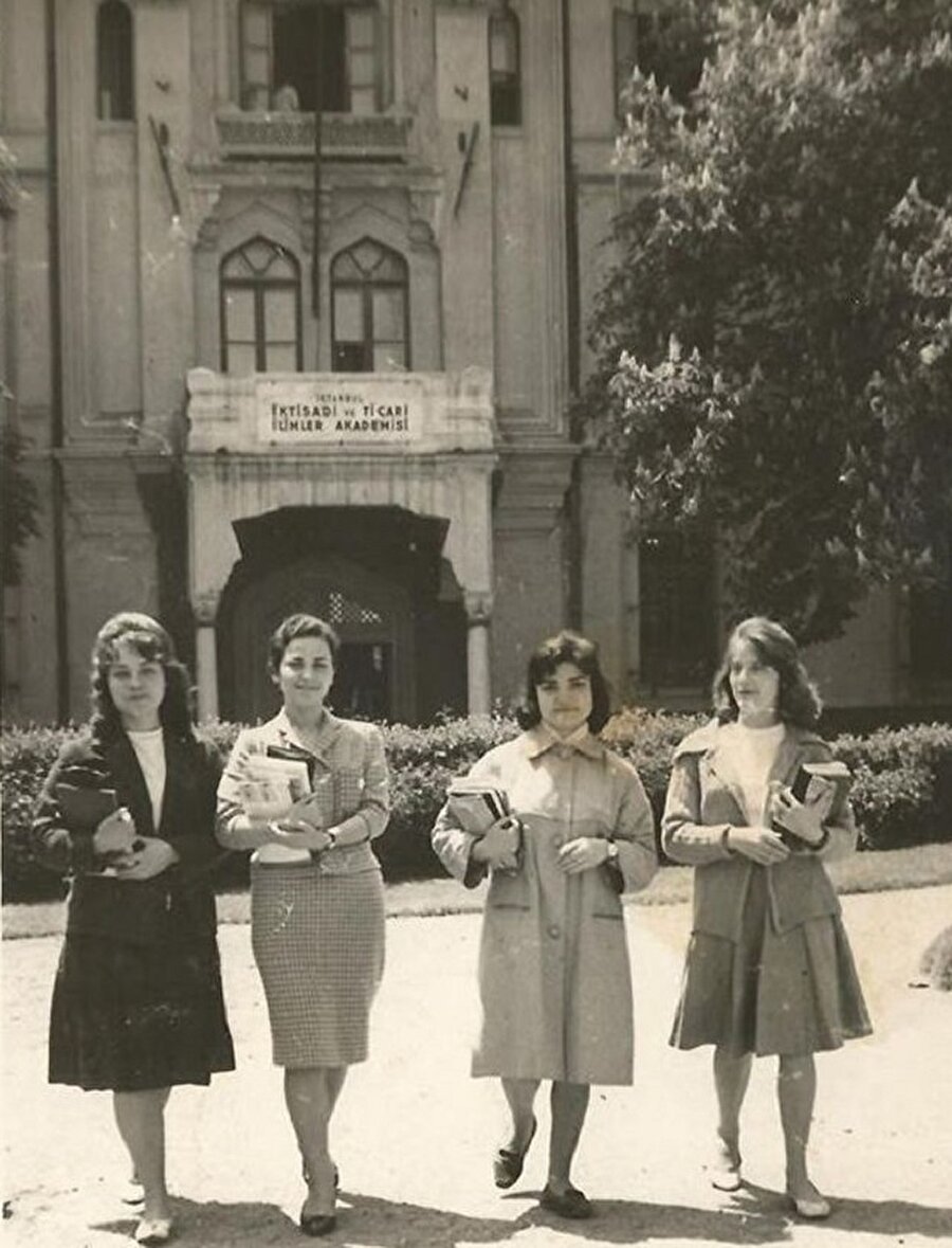 İstanbul İktisadi ve ticari ilimler akademisi talebeleri, 1958
