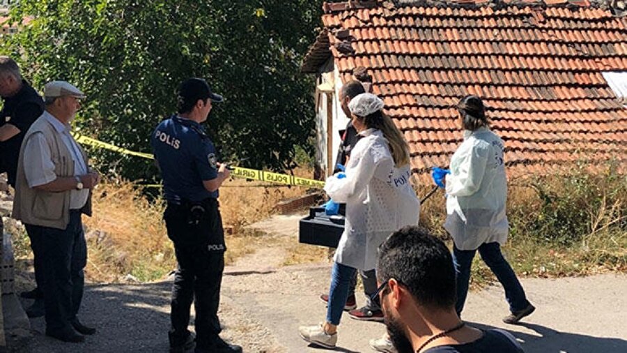 Kapının açık olduğunu gören Fazlı I., içeriye girdiğinde korkunç tabloyla karşılaştı.