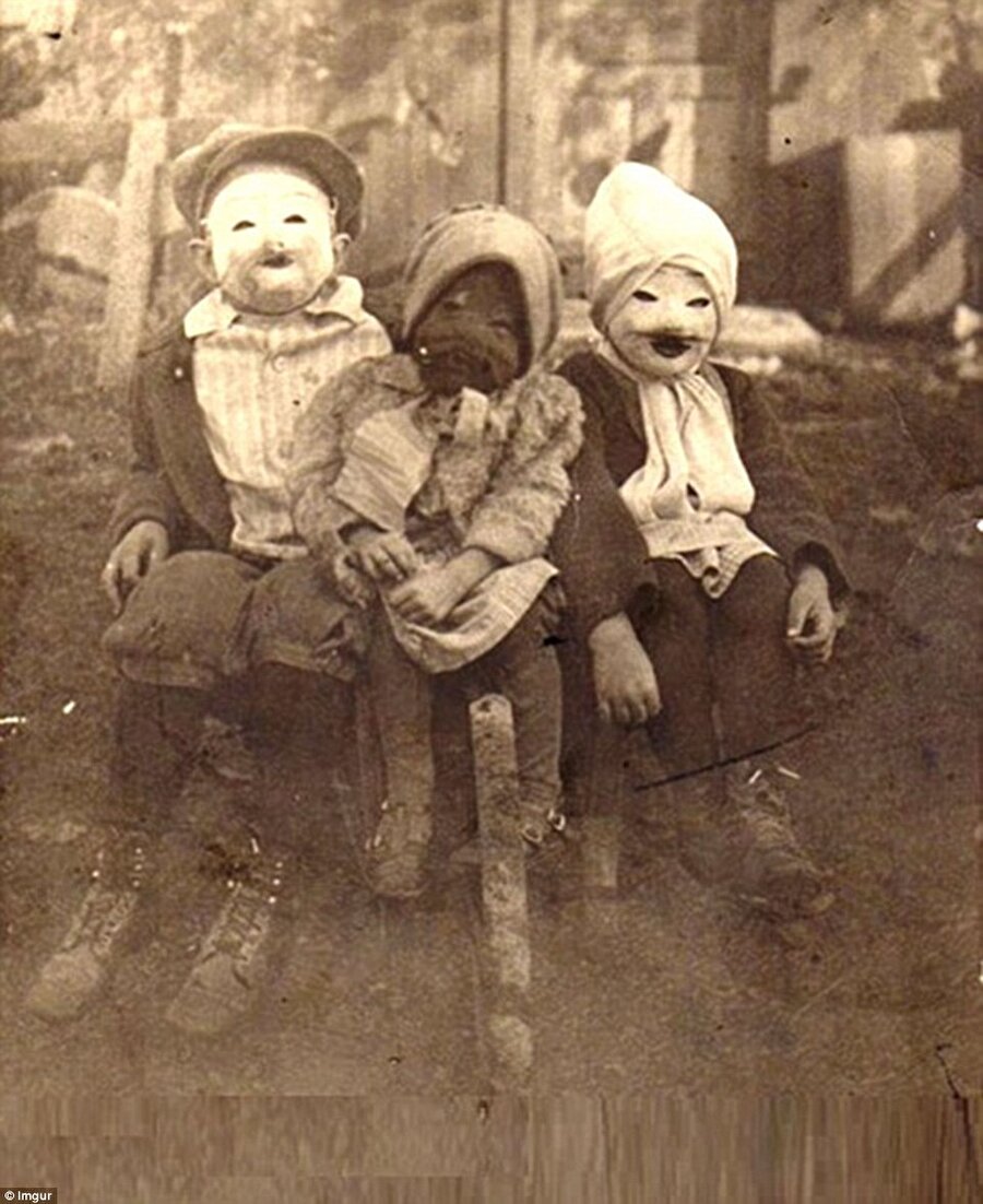 Cadılar Bayramı'nda maske giymiş çocuklar, 1900