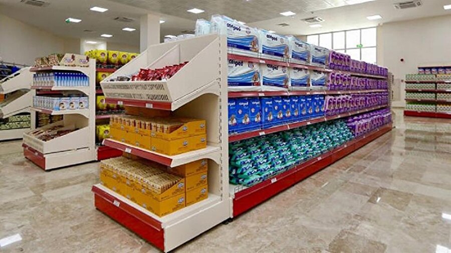 İlçedeki dar gelirli ailelerin rahatlıkla alışveriş yaptıkları sosyal marketler her ay binlerce vatandaş tarafından ziyaret ediliyor.