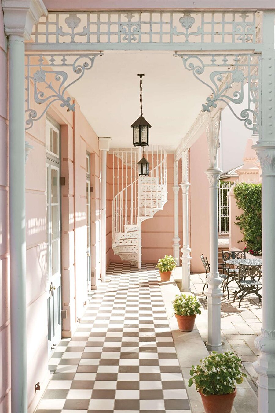 Çizgi filmlerdeki evlere benziyor