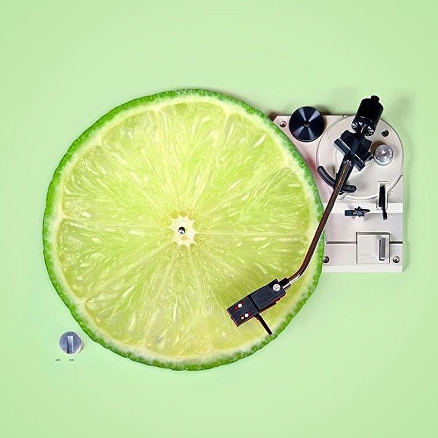 Paul Fuentes’in birbiriyle ilgisi olmayan nesneleri birleştirerek oluşturduğu eserlerden biri